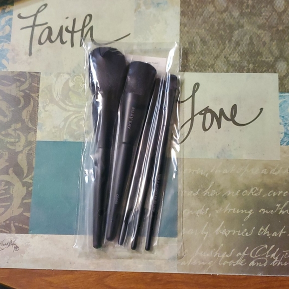 🖌Mary Kay Essential Brush Collection 🖌 - Picture 5 of 5